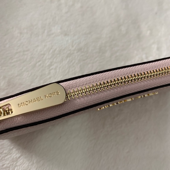 Michael Kors Wallet - Picture 4 of 5